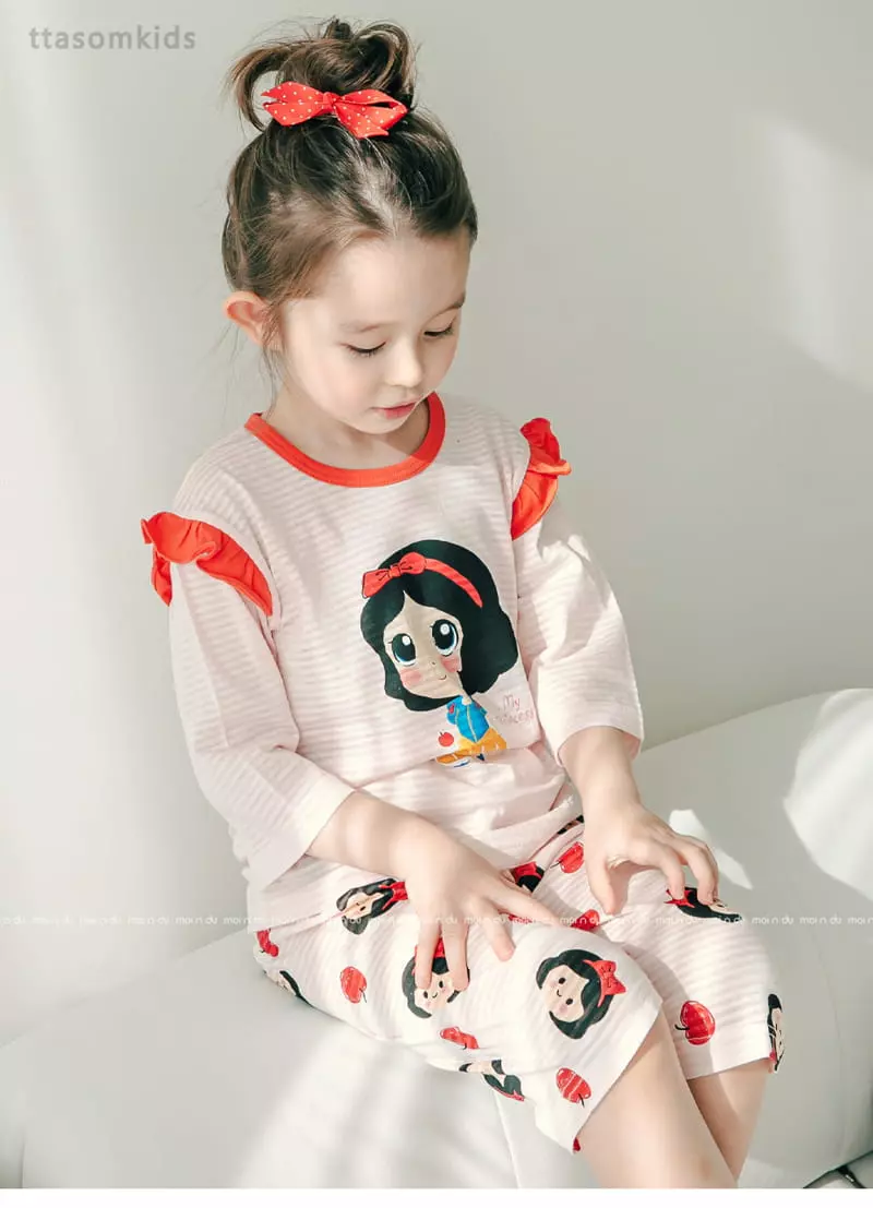 Ttasom - Korean Children Fashion - #kidsshorts - Ribbon Princess Jacquard Capri Easywear - 2