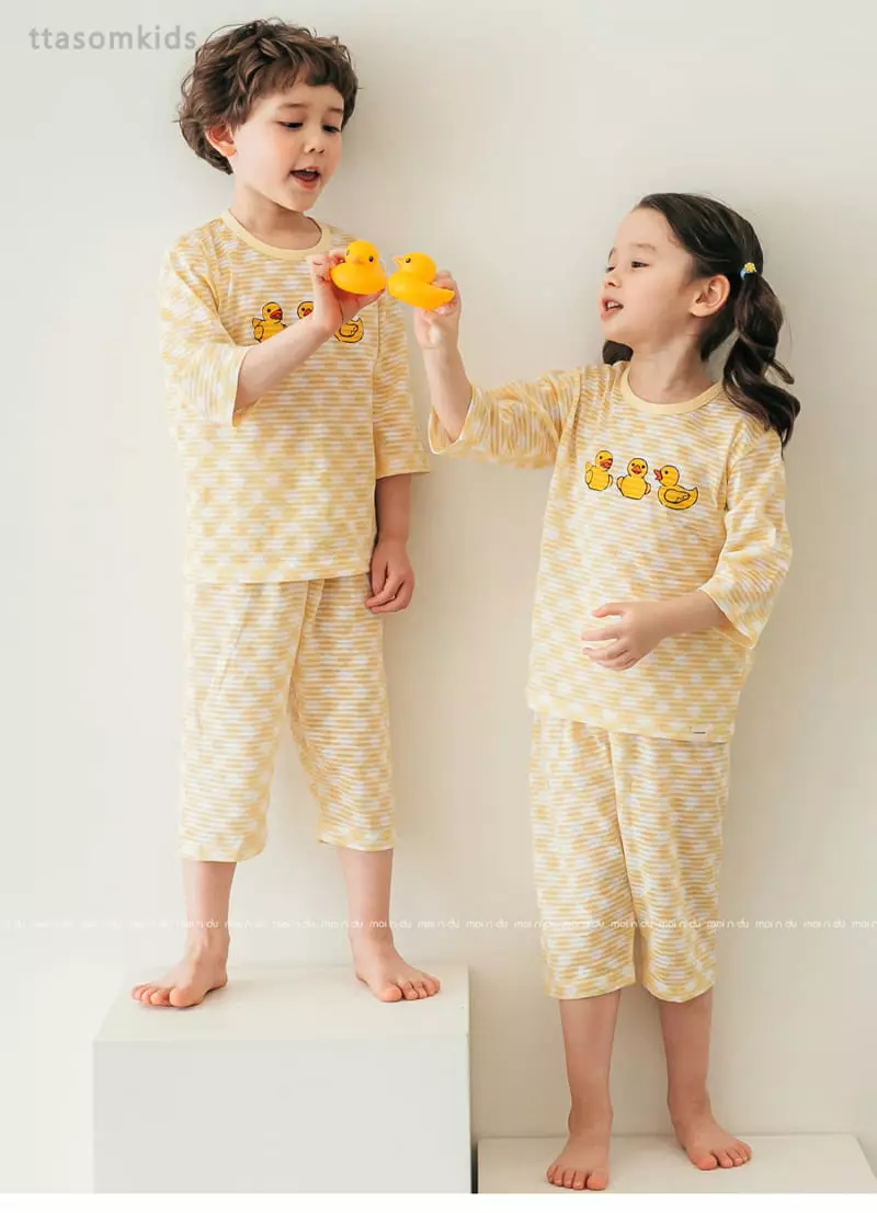 Ttasom - Korean Children Fashion - #kidsstore - Duck Jacquard Capri Easywear - 2