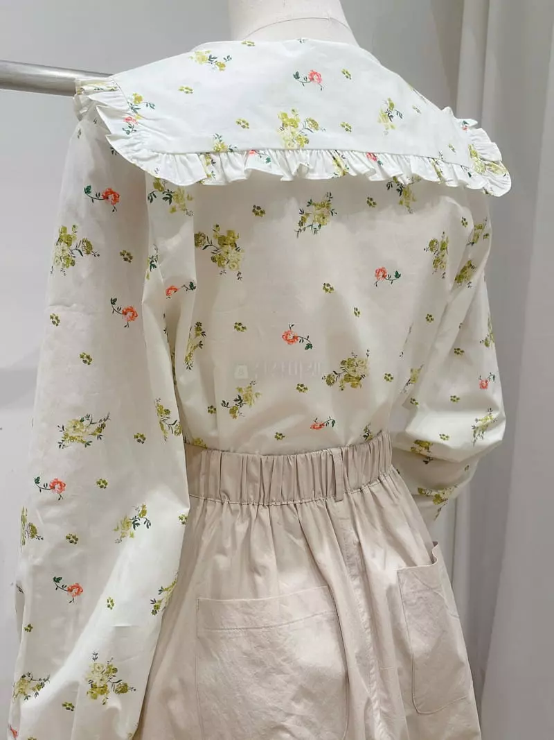 Very - Korean Women Fashion - #momslook - Small Flower Frill Blouse - 3