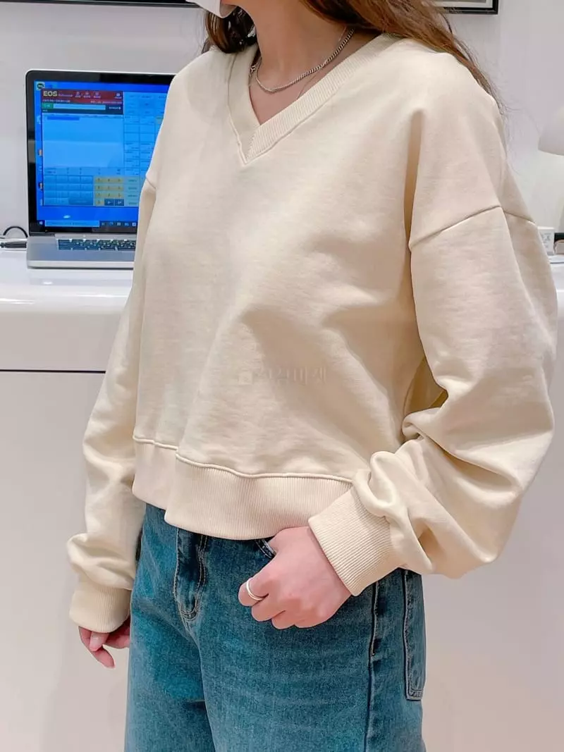 Very - Korean Women Fashion - #pursuepretty - V Crop Sweatshirt - 2