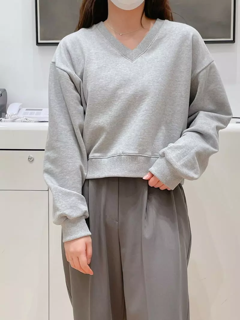 Very - Korean Women Fashion - #restrostyle - V Crop Sweatshirt - 3