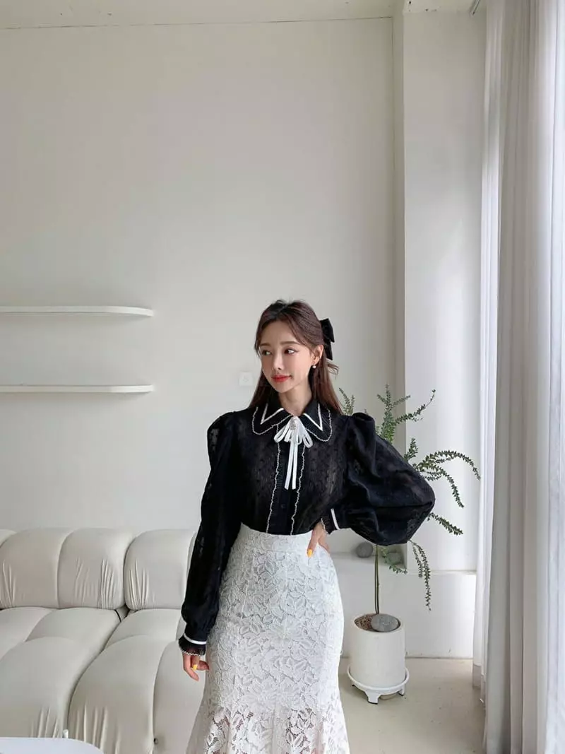 Vincent - Korean Women Fashion - #restrostyle - Line Blouse - 2