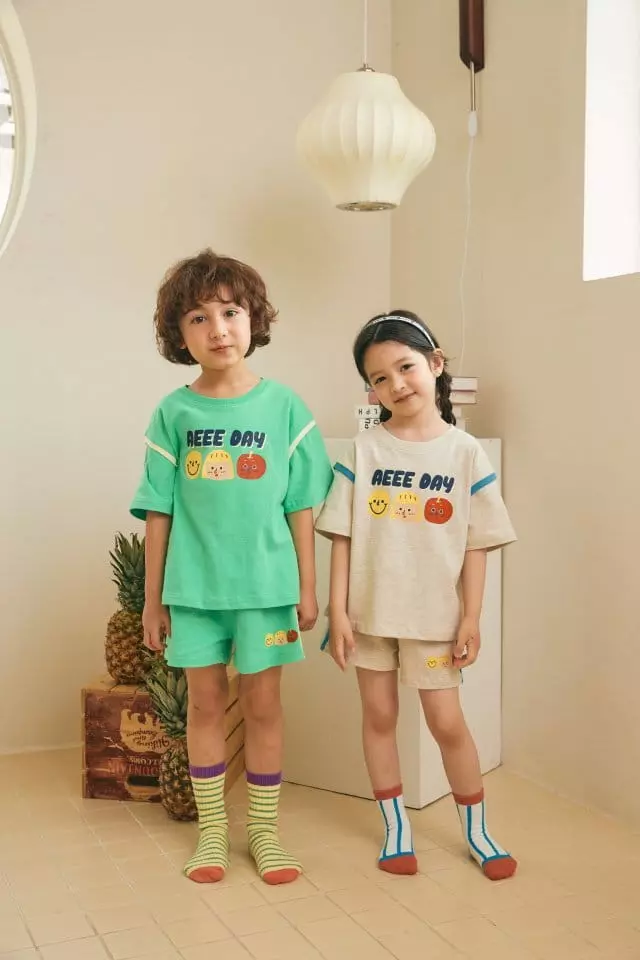 Aeeeday - Korean Children Fashion - #childofig - Friends Short Sleeves Top Bottom Set - 2
