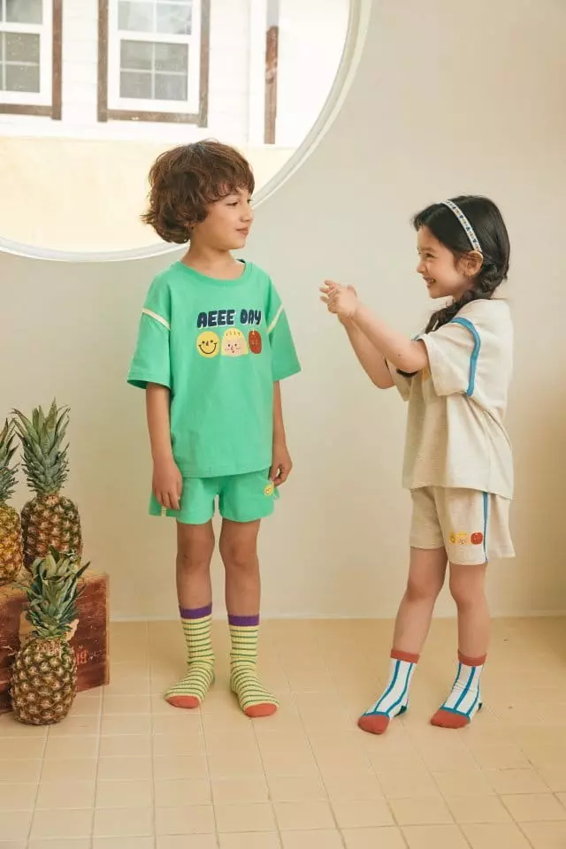 Aeeeday - Korean Children Fashion - #childrensboutique - Friends Short Sleeves Top Bottom Set - 4