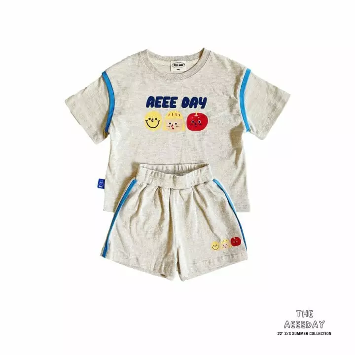 Aeeeday - Korean Children Fashion - #kidsshorts - Friends Short Sleeves Top Bottom Set - 7