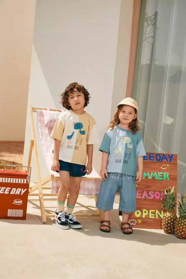Aeeeday - Korean Children Fashion - #kidsshorts - Half Color Tee - 5