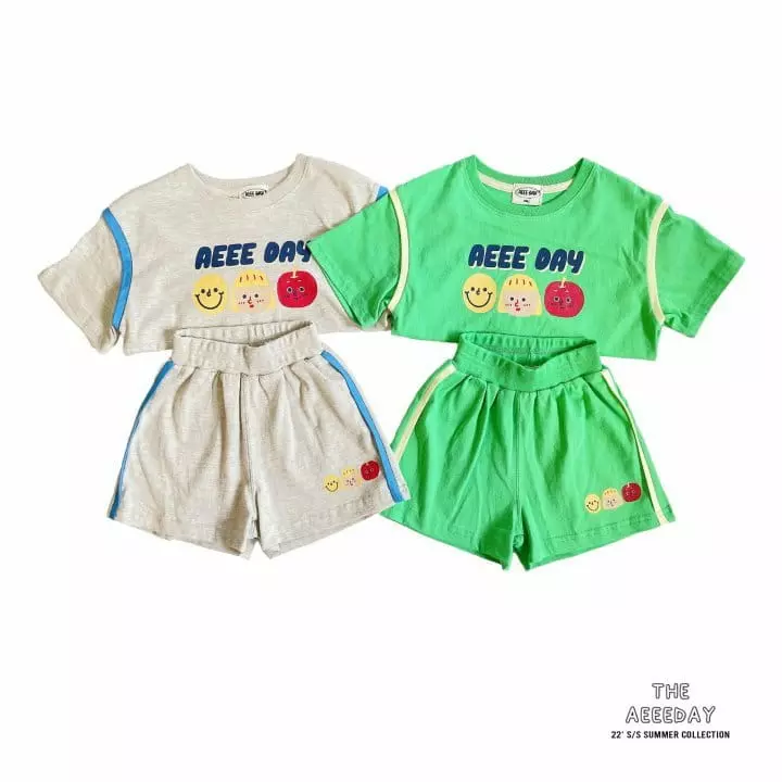 Aeeeday - Korean Children Fashion - #stylishchildhood - Friends Short Sleeves Top Bottom Set