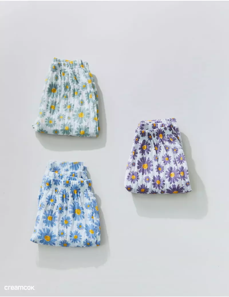 Creamcok - Korean Children Fashion - #kidsstore - Flower Cooling Capri Pants - 5