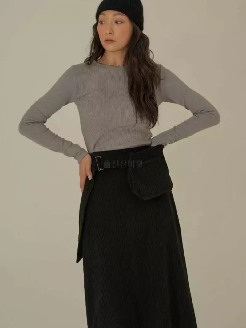 Howl - Korean Women Fashion - #momslook - Back Slit Round Long Sleeves Tee - 2