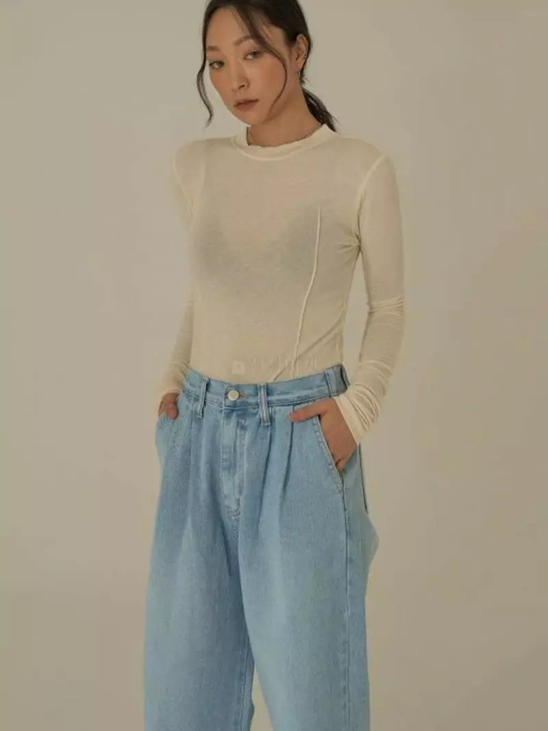 Howl - Korean Women Fashion - #pursuepretty - Silhouette Slit Long Sleeves Tee