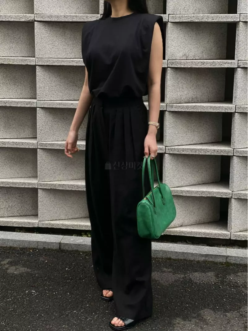 Howl - Korean Women Fashion - #thelittlethings - Silket Shoulder Pad Tee - 2