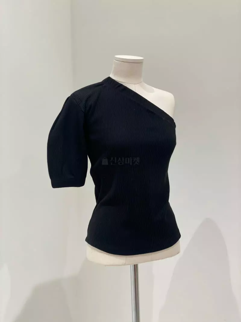 Howl - Korean Women Fashion - #thelittlethings - One Shoulder Short Sleeves Tee - 3