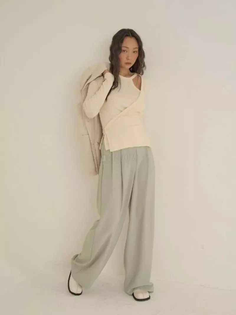 Howl - Korean Women Fashion - #womensfashion - Two Tuck Wide Pants - 2