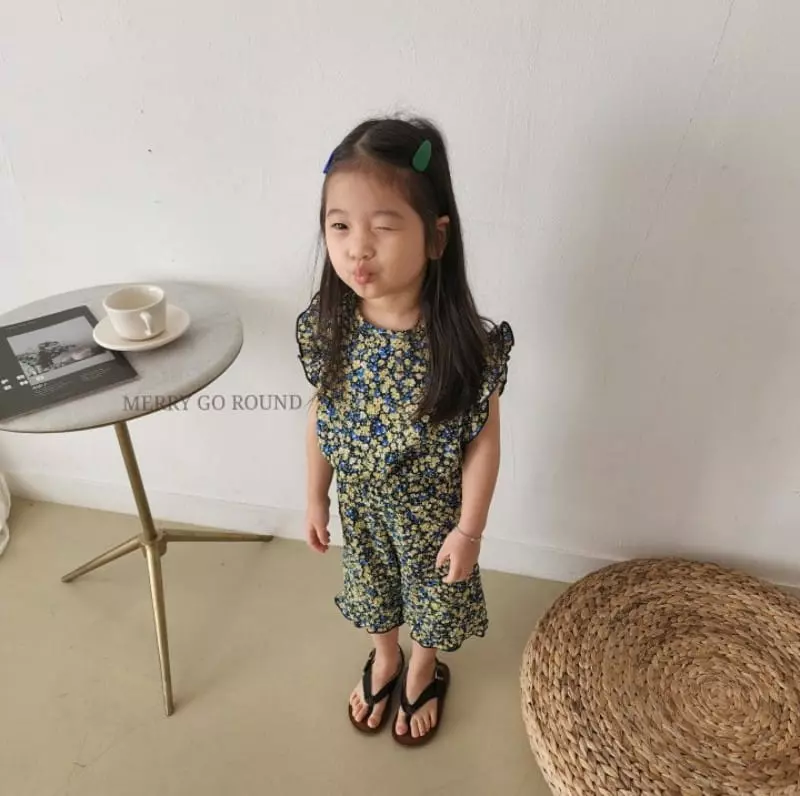Merry Go Round - Korean Children Fashion - #prettylittlegirls - Frill Top Bottom Set