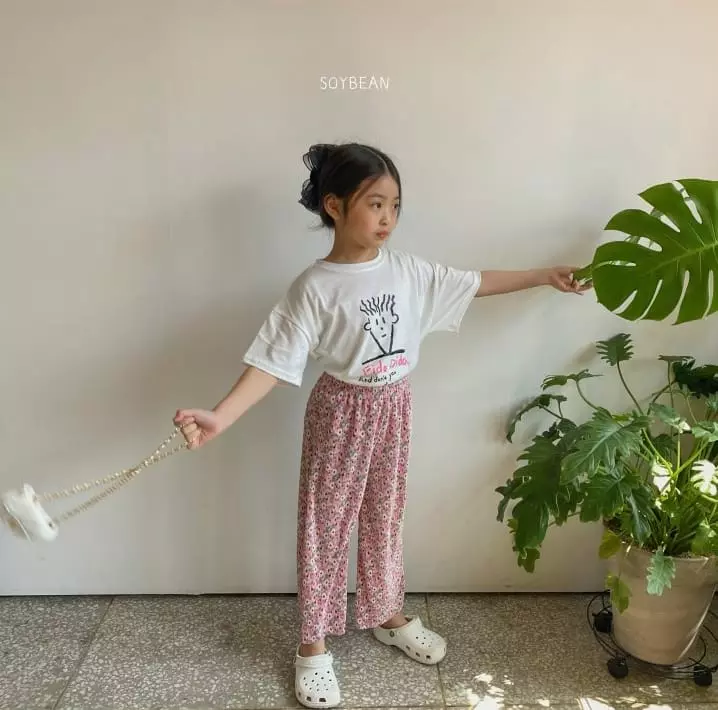 Soybean - Korean Children Fashion - #childrensboutique - Fower Pleats Pants with Mom - 7