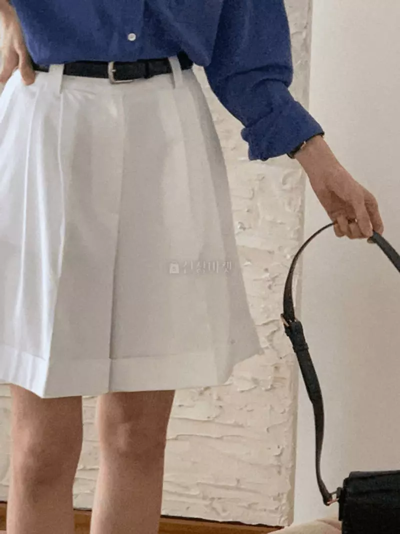 And More - Korean Women Fashion - #womensfashion - Capra Shorts