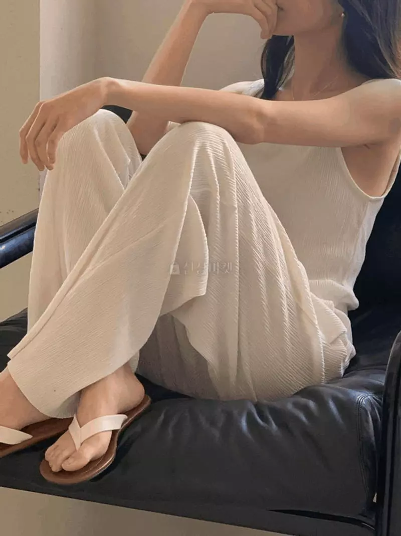 And More - Korean Women Fashion - #womensfashion - Pleats Top Bottom Set - 2