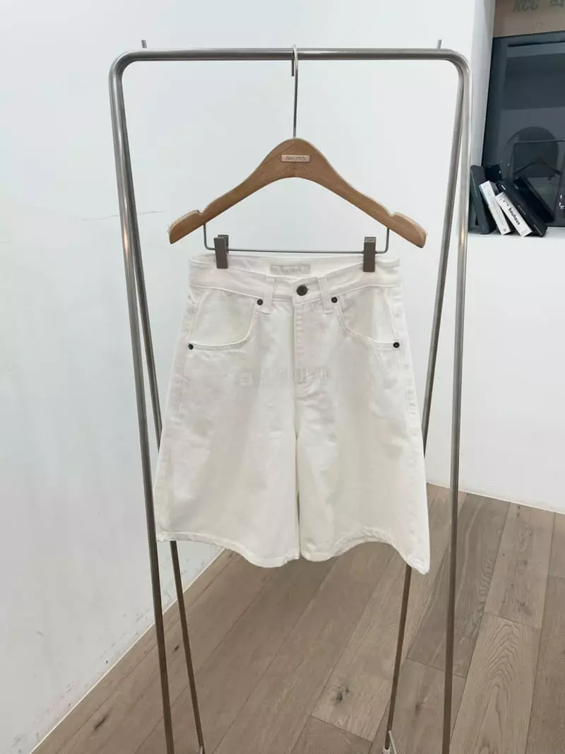 Ave29 - Korean Women Fashion - #womensfashion - Row White Half Shorts - 2
