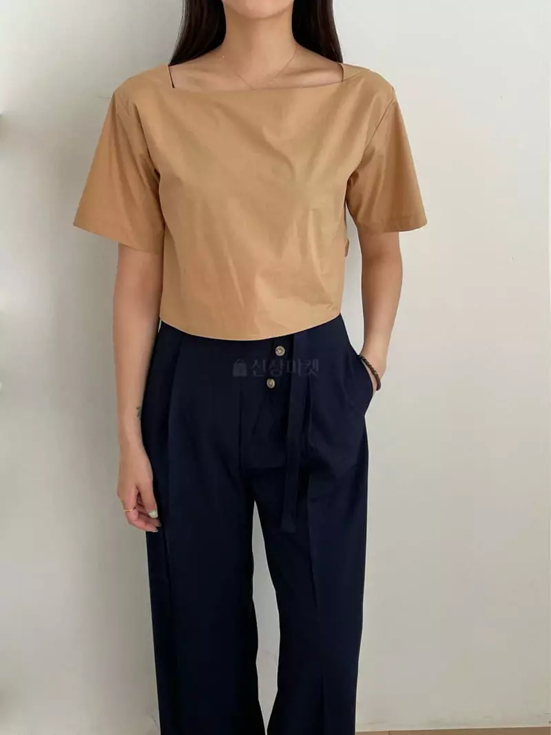 Browns - Korean Women Fashion - #momslook - Mat Crop Blouse