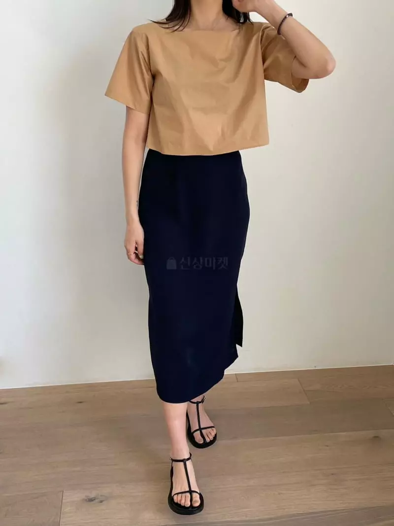 Browns - Korean Women Fashion - #womensfashion - Mat Crop Blouse - 2