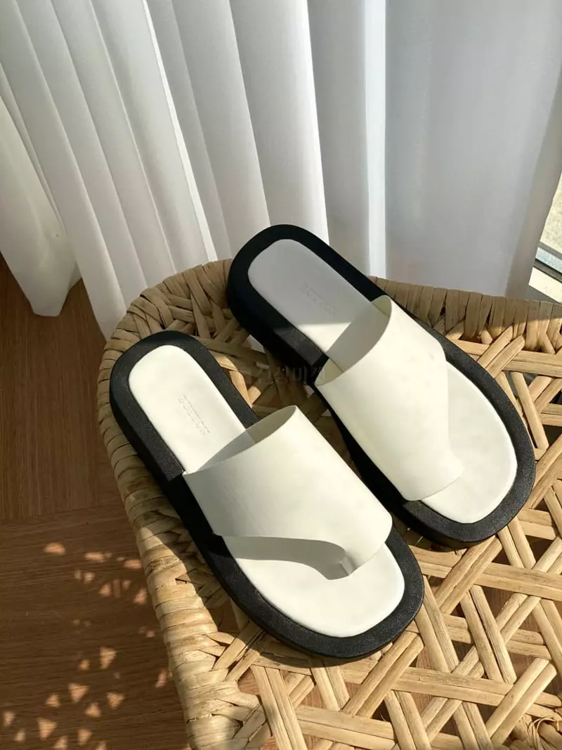 Button - Korean Women Fashion - #momslook - 3011 Lanon Flip-Flops