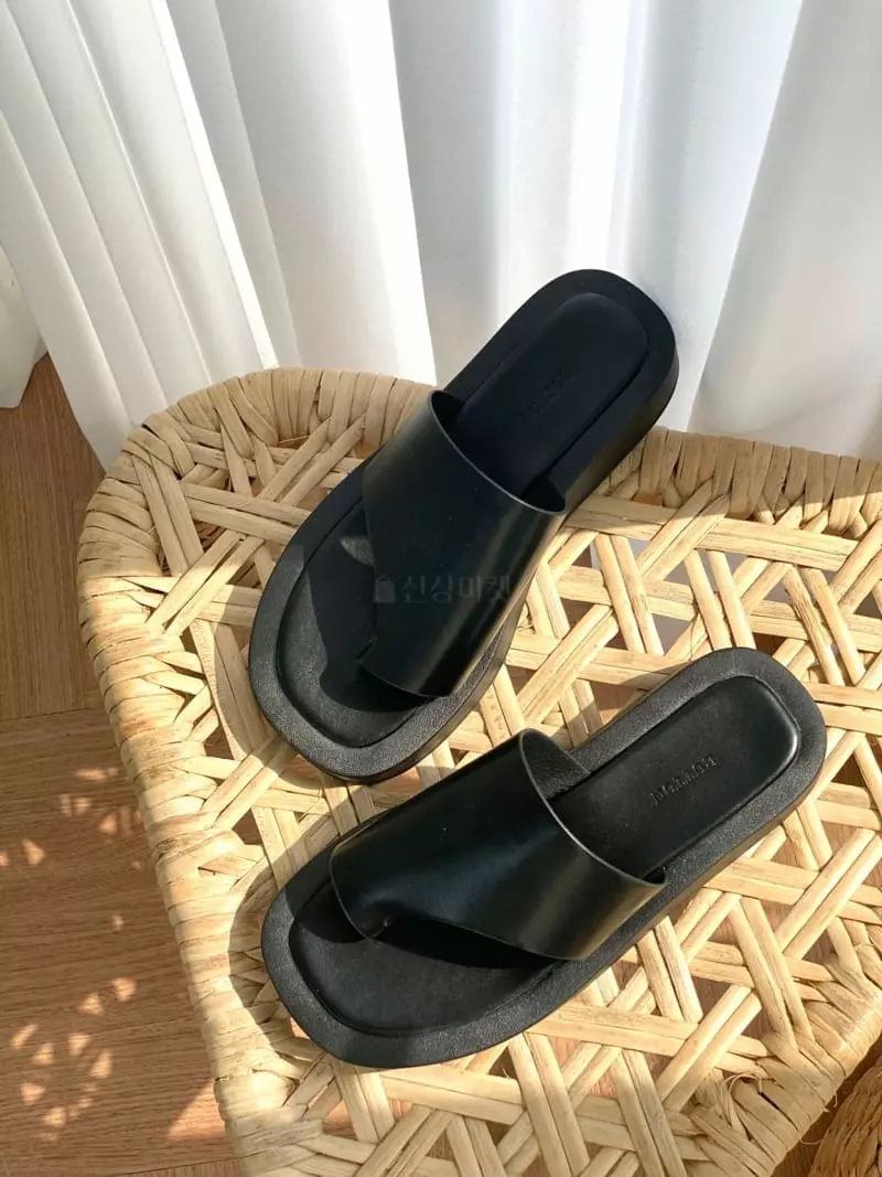 Button - Korean Women Fashion - #momslook - 3011 Lanon Flip-Flops - 3