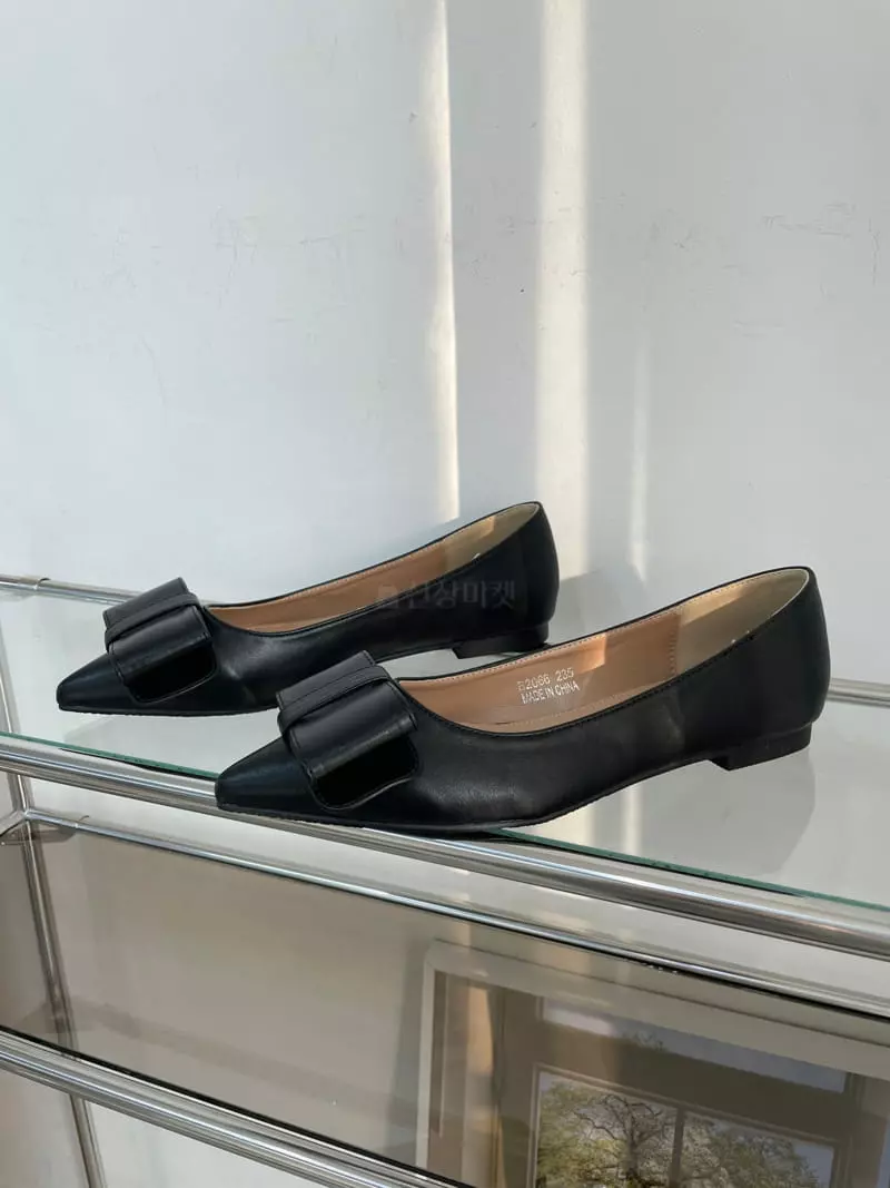 Button - Korean Women Fashion - #momslook - 2066 Cuty Flats