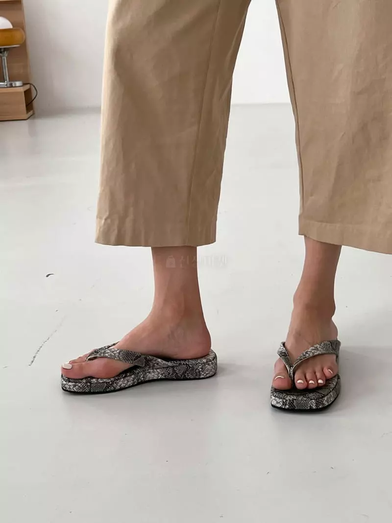 Cooing - Korean Women Fashion - #momslook - cr0186 Flip-Flops - 3