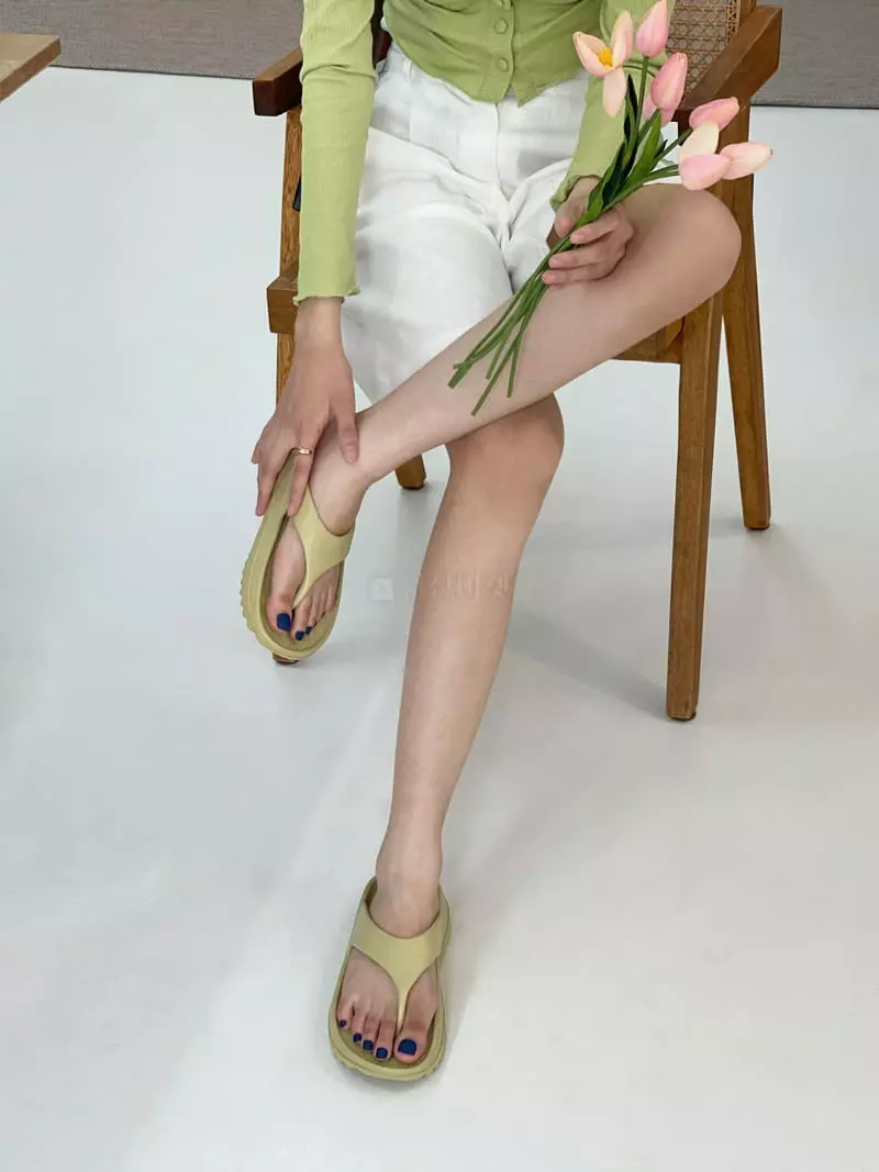 Cooing - Korean Women Fashion - #momslook - br6005 Flip-Flops - 3