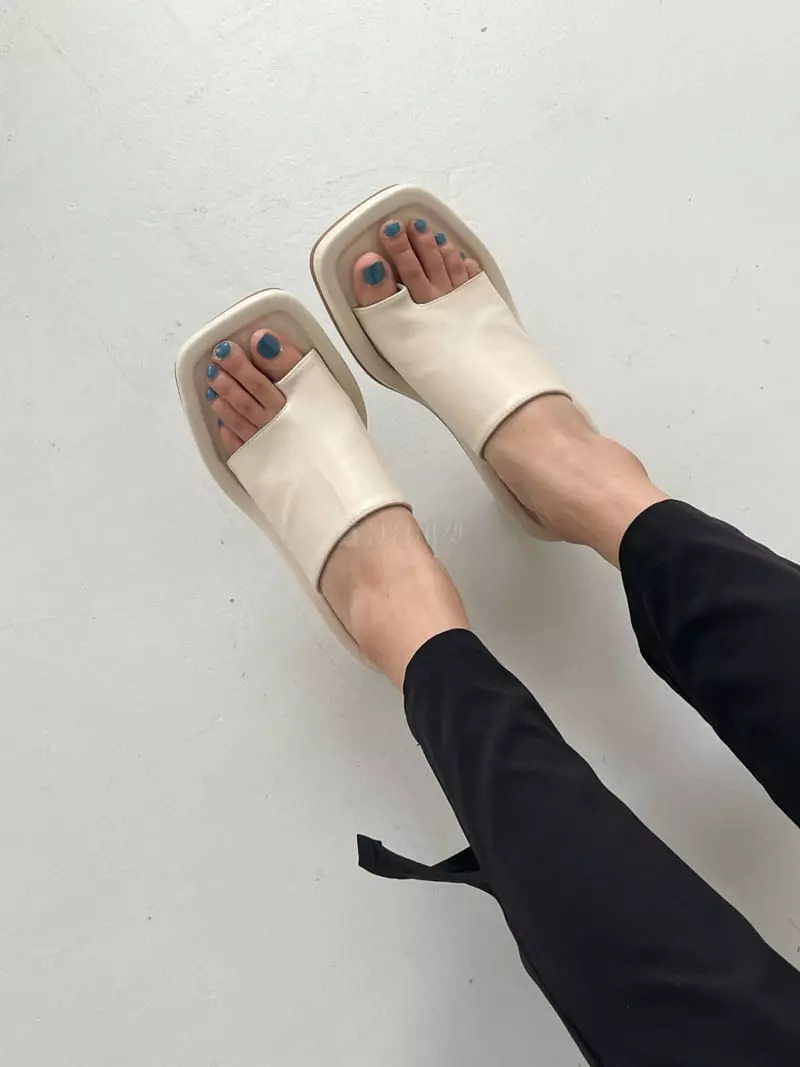 Cooing - Korean Women Fashion - #womensfashion - A6132 Flip-Flops Mule - 4