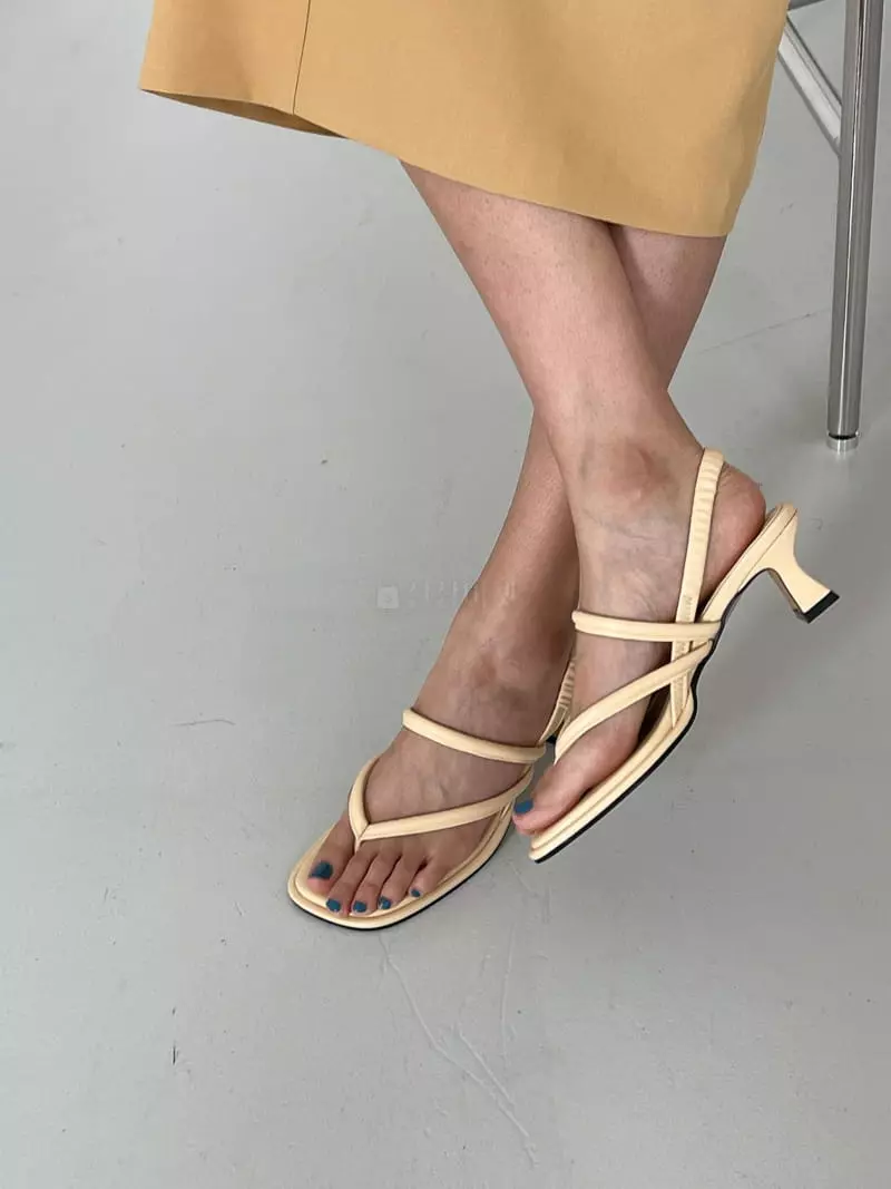 Cooing - Korean Women Fashion - #restrostyle - bi1097 Flip-Flops Heel - 2