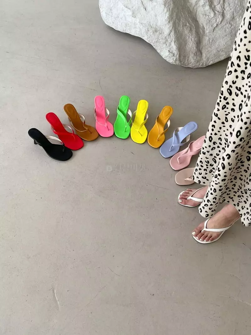 Cooing - Korean Women Fashion - #romanticstyle - w2047 Flip-Flops - 2