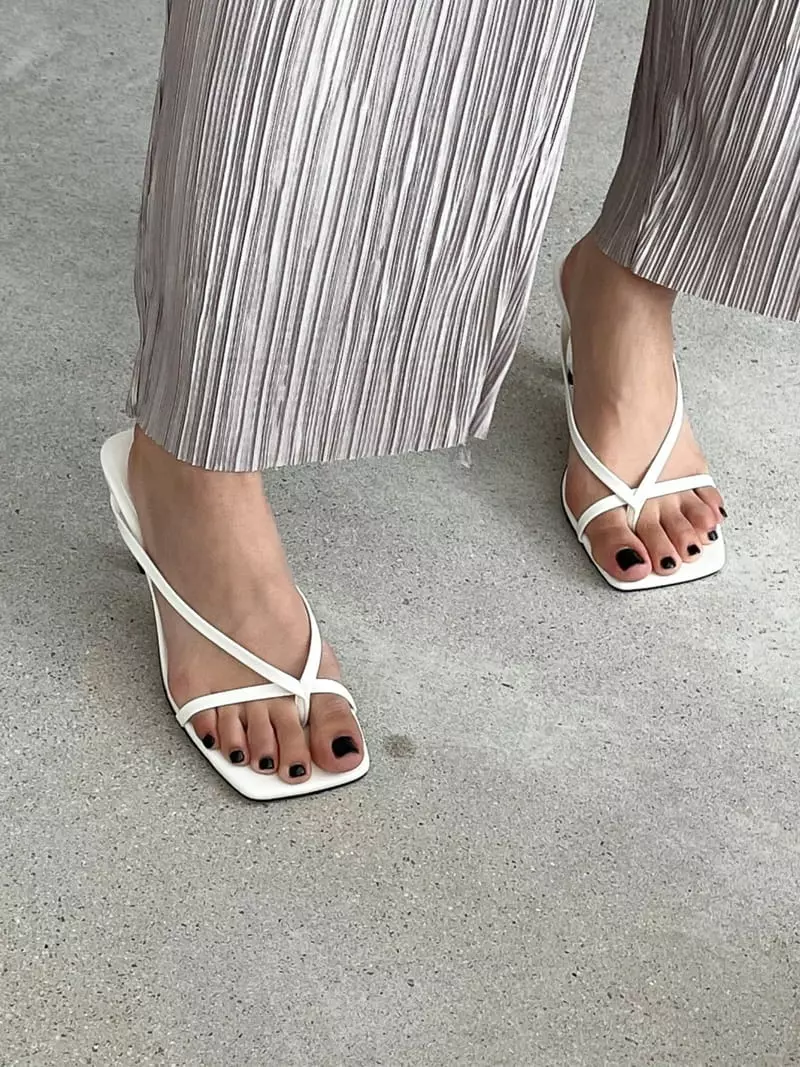 Cooing - Korean Women Fashion - #womensfashion - u8082 Flip-Flops Heel - 2