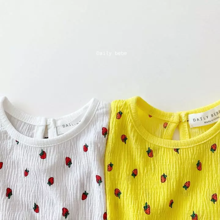 Daily Bebe - Korean Children Fashion - #prettylittlegirls - Strawberry Pleats Top Bottom Set
