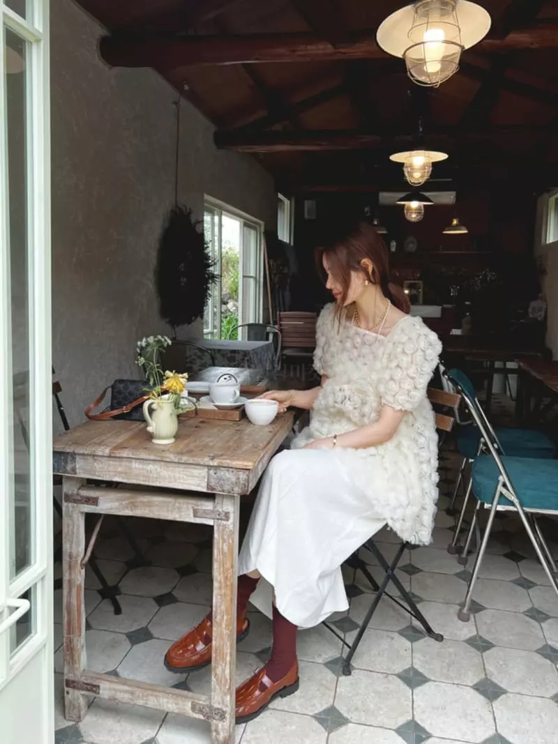 Dailyjud - Korean Women Fashion - #romanticstyle - Rose Square Blouse - 3