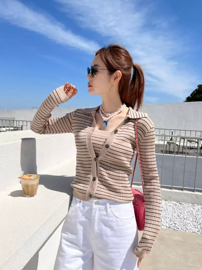 Dailyjud - Korean Women Fashion - #womensfashion - Three Button Set Up Cardigan