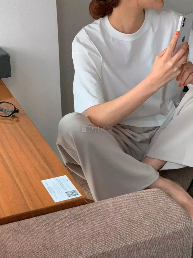 February - Korean Women Fashion - #momslook - Shu Slit Tee - 3