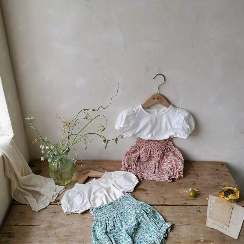 From J - Korean Baby Fashion - #babyboutiqueclothing - Small Flwoer Smocked To Bottom Set - 6
