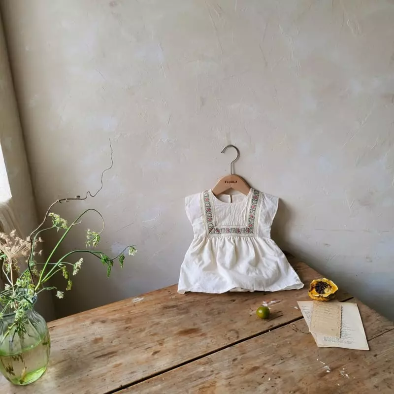 From J - Korean Baby Fashion - #babyclothing - Esnic Embroidery Bodysuit