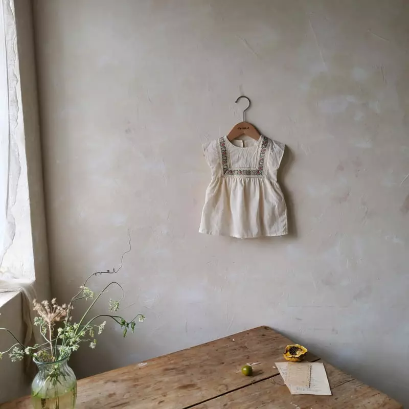 From J - Korean Baby Fashion - #babyfashion - Esnic Embroidery Bodysuit - 2