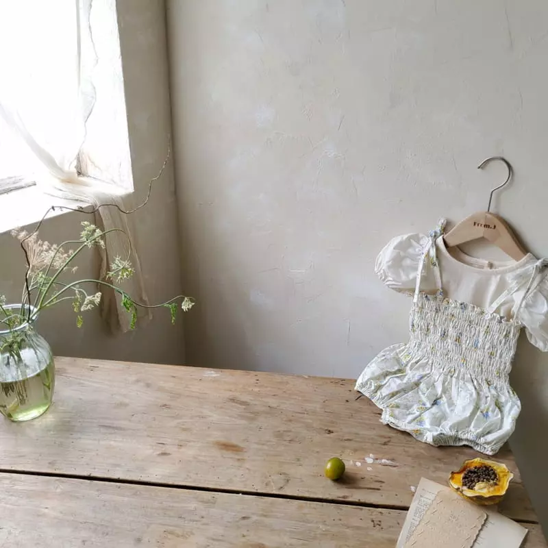 From J - Korean Baby Fashion - #babyfever - Hellen Flower Smocked Bodysuit - 5