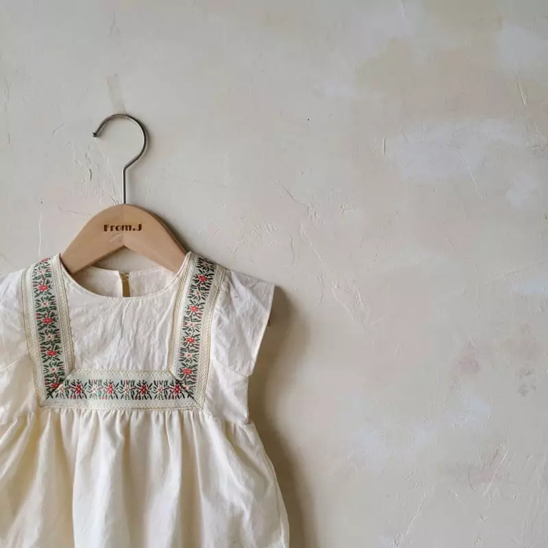 From J - Korean Baby Fashion - #babyfever - Esnic Embroidery Bodysuit - 4