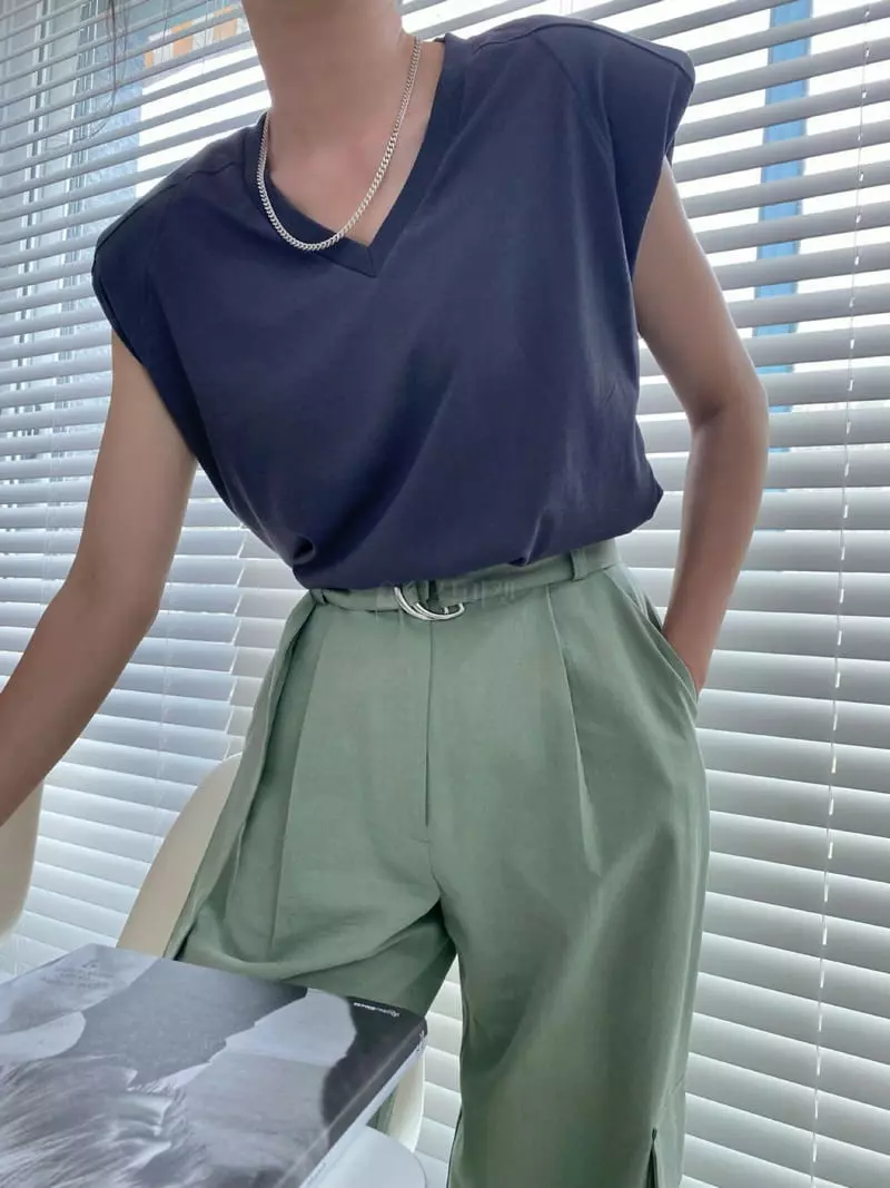 Gentlewoman - Korean Women Fashion - #thelittlethings - Pad Sleeveless - 2