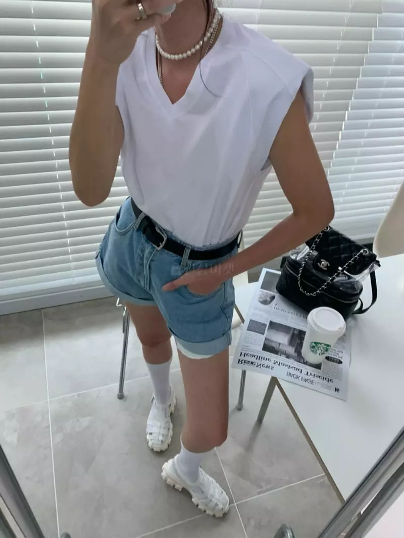 Gentlewoman - Korean Women Fashion - #momslook - Pad Sleeveless - 4