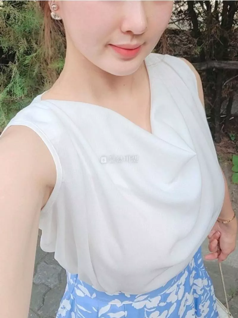 Gratia - Korean Women Fashion - #momslook - Hera Sleeveless Blouse - 3