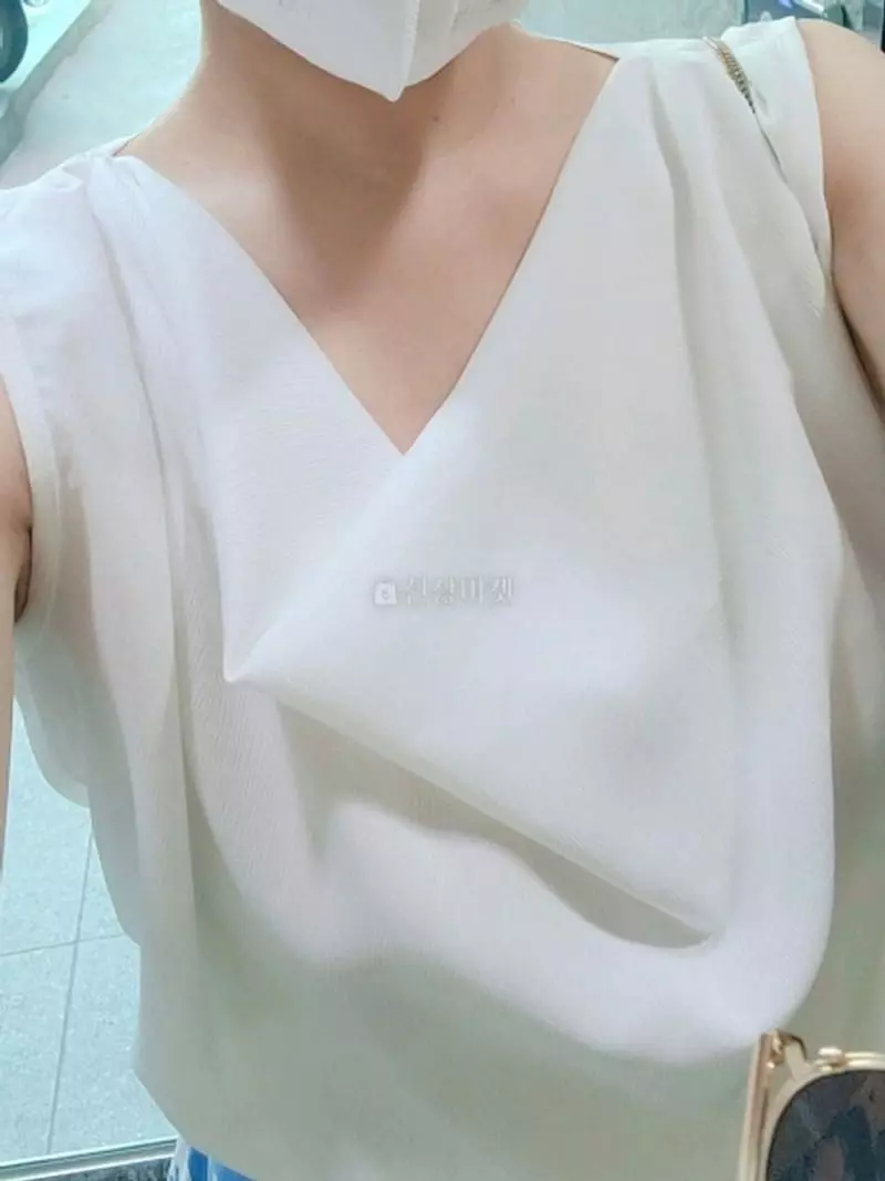 Gratia - Korean Women Fashion - #momslook - Hera Sleeveless Blouse - 4