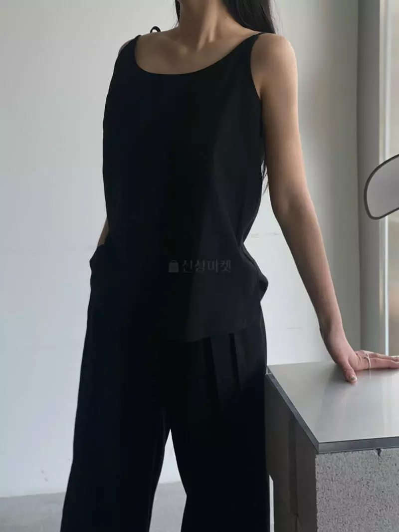 Howl - Korean Women Fashion - #momslook - Round Sleeveless