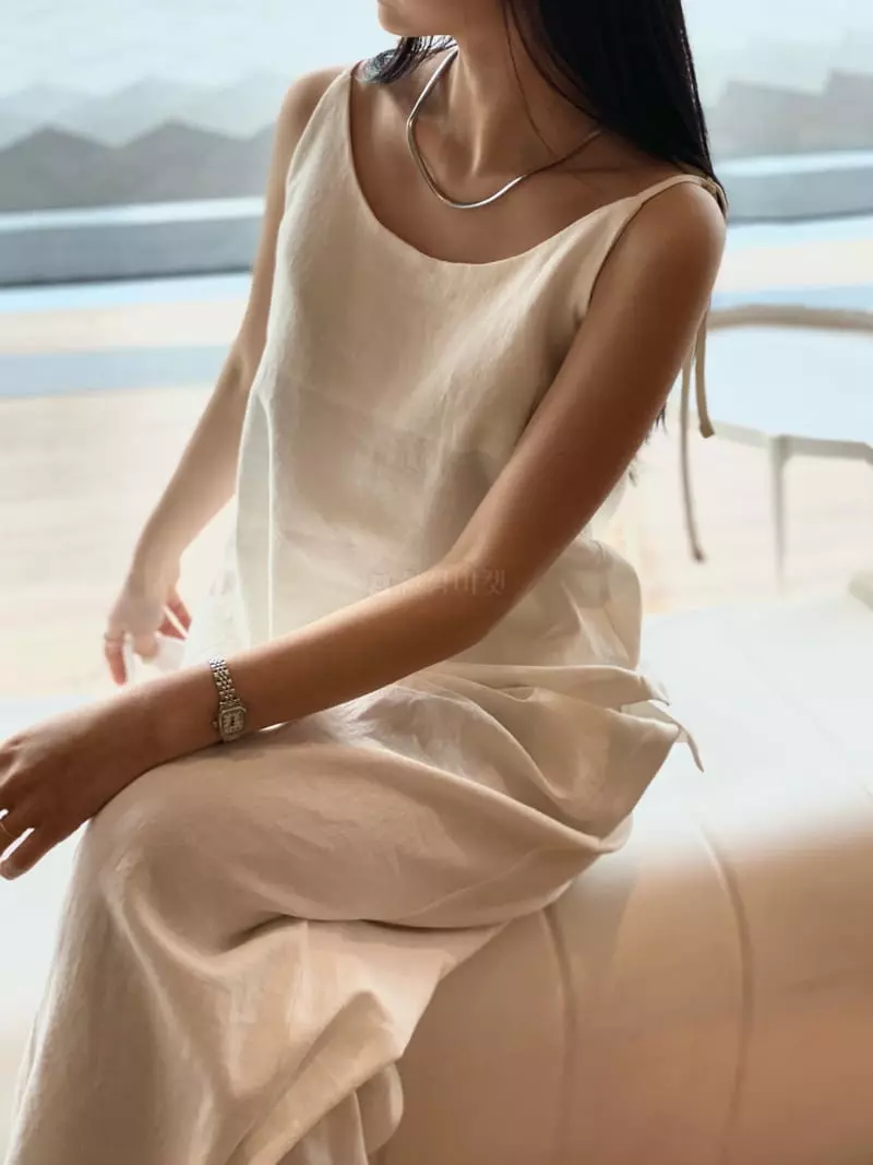 Howl - Korean Women Fashion - #momslook - Round Sleeveless - 3