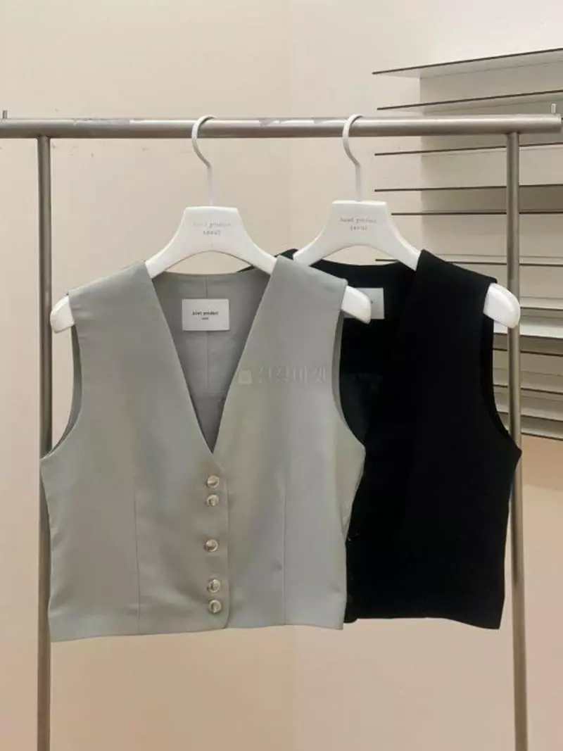 Howl - Korean Women Fashion - #restrostyle - Tap Mini Vest - 3