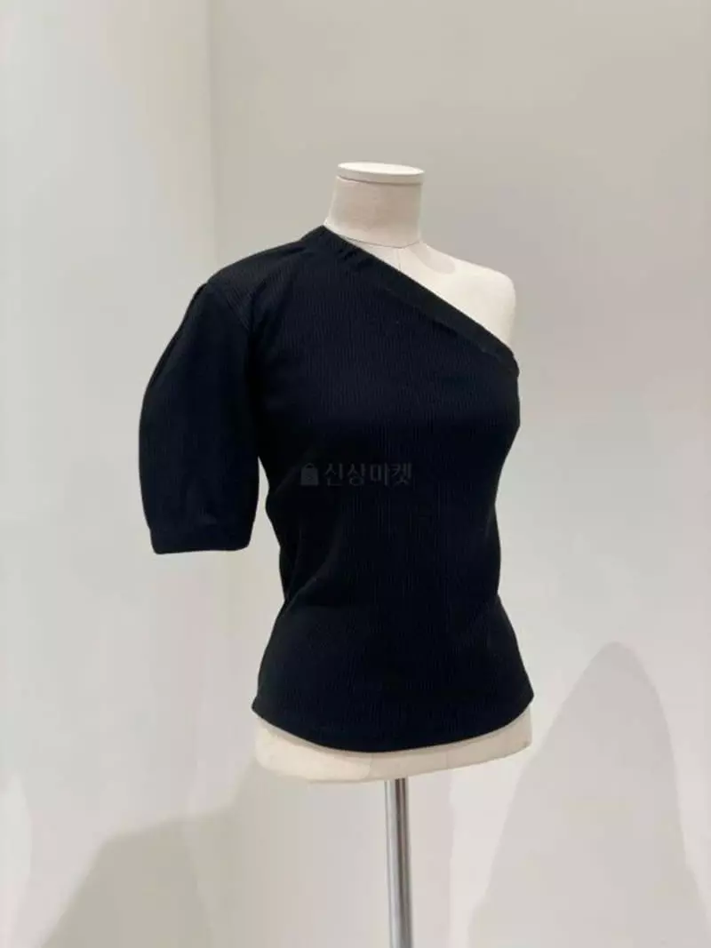 Howl - Korean Women Fashion - #thelittlethings - One Shoulder Tee - 3